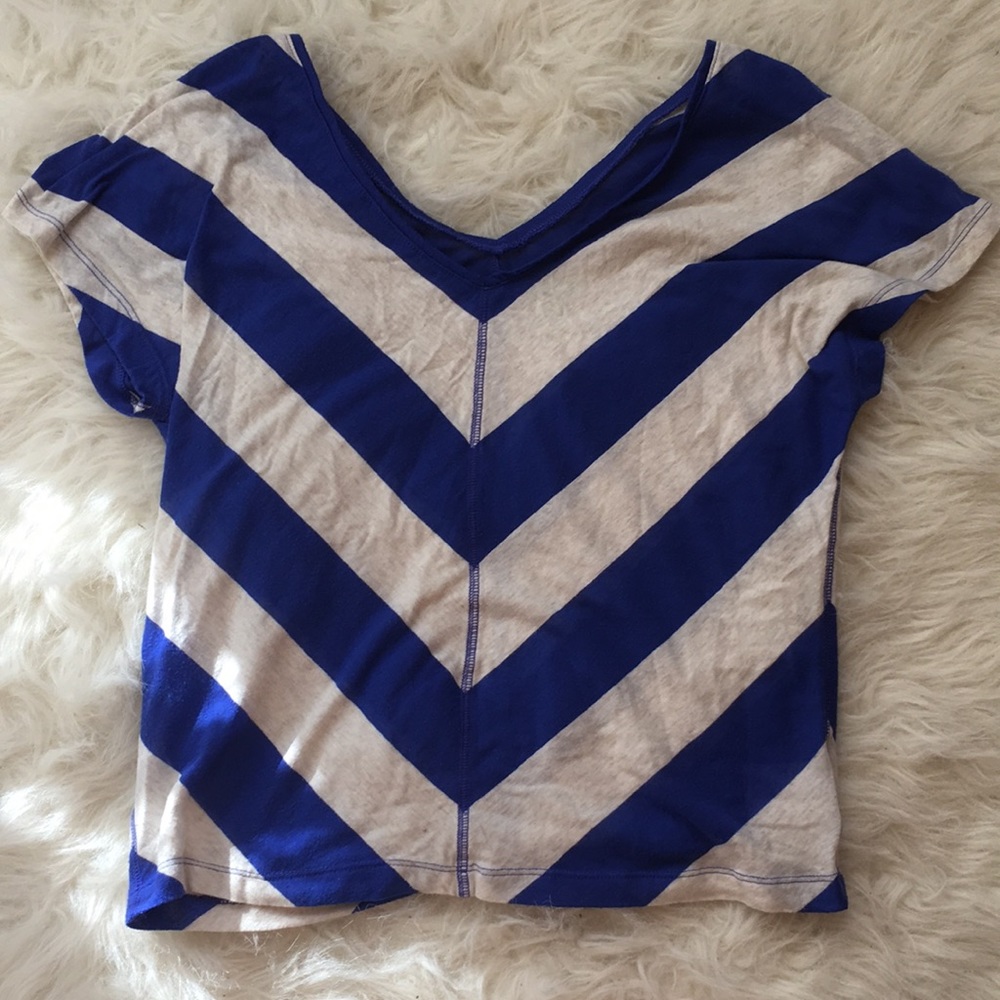 OLD NAVY NWOT CREAM AND BLUE STRIPE CHEVRON TOP